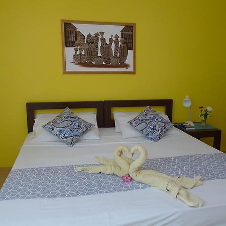 By The Bay, Jacana Bed & Breakfast Puerto Princesa Bagian luar foto