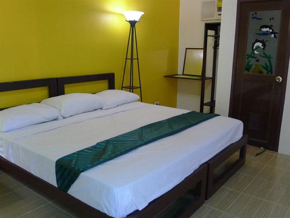 By The Bay, Jacana Bed & Breakfast Puerto Princesa Bagian luar foto