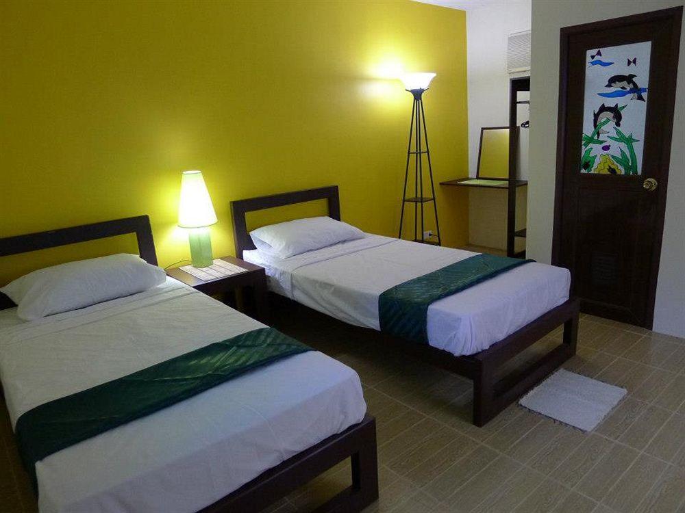 By The Bay, Jacana Bed & Breakfast Puerto Princesa Bagian luar foto