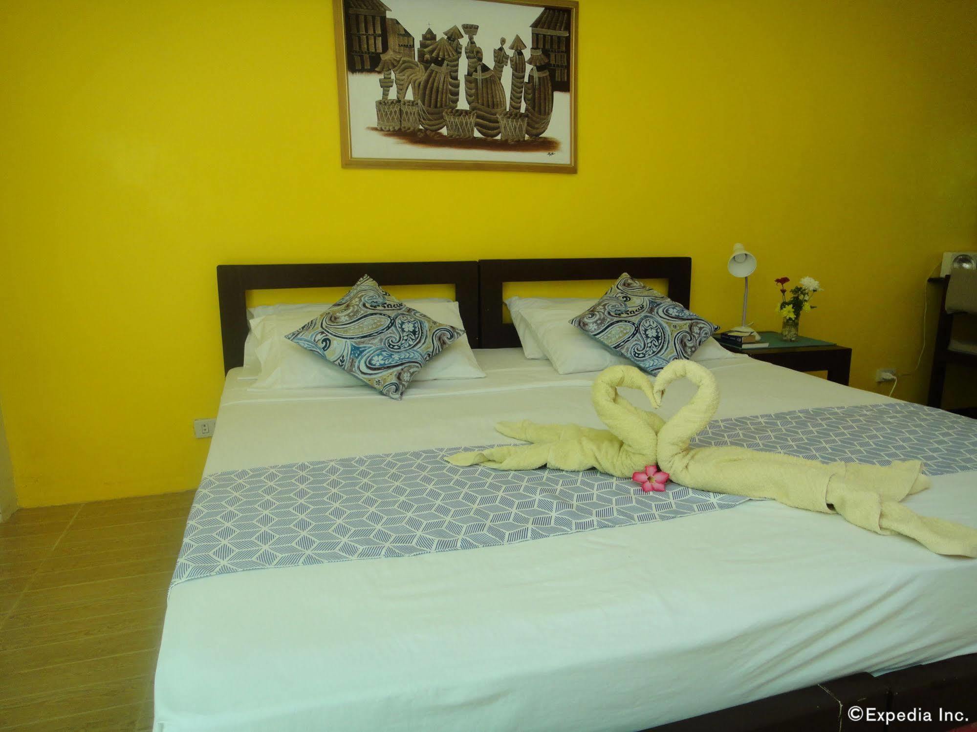 By The Bay, Jacana Bed & Breakfast Puerto Princesa Bagian luar foto