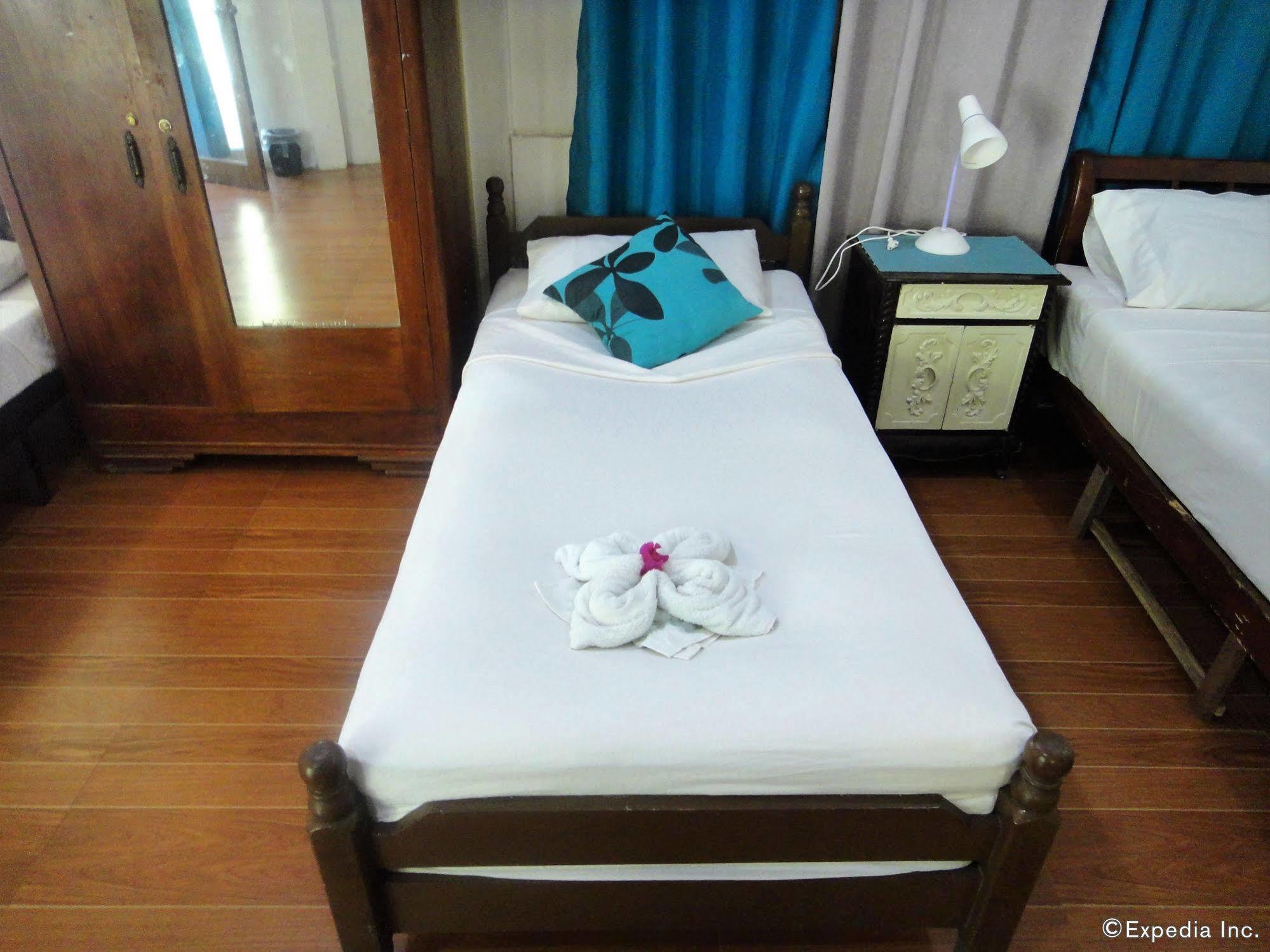 By The Bay, Jacana Bed & Breakfast Puerto Princesa Bagian luar foto