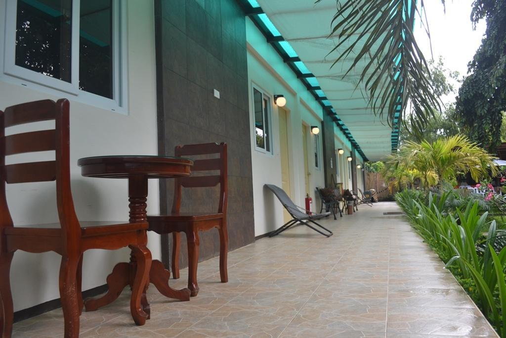 By The Bay, Jacana Bed & Breakfast Puerto Princesa Bagian luar foto